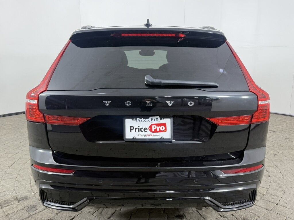2024 Volvo XC60 Core Dark Theme AWD Maumee OH