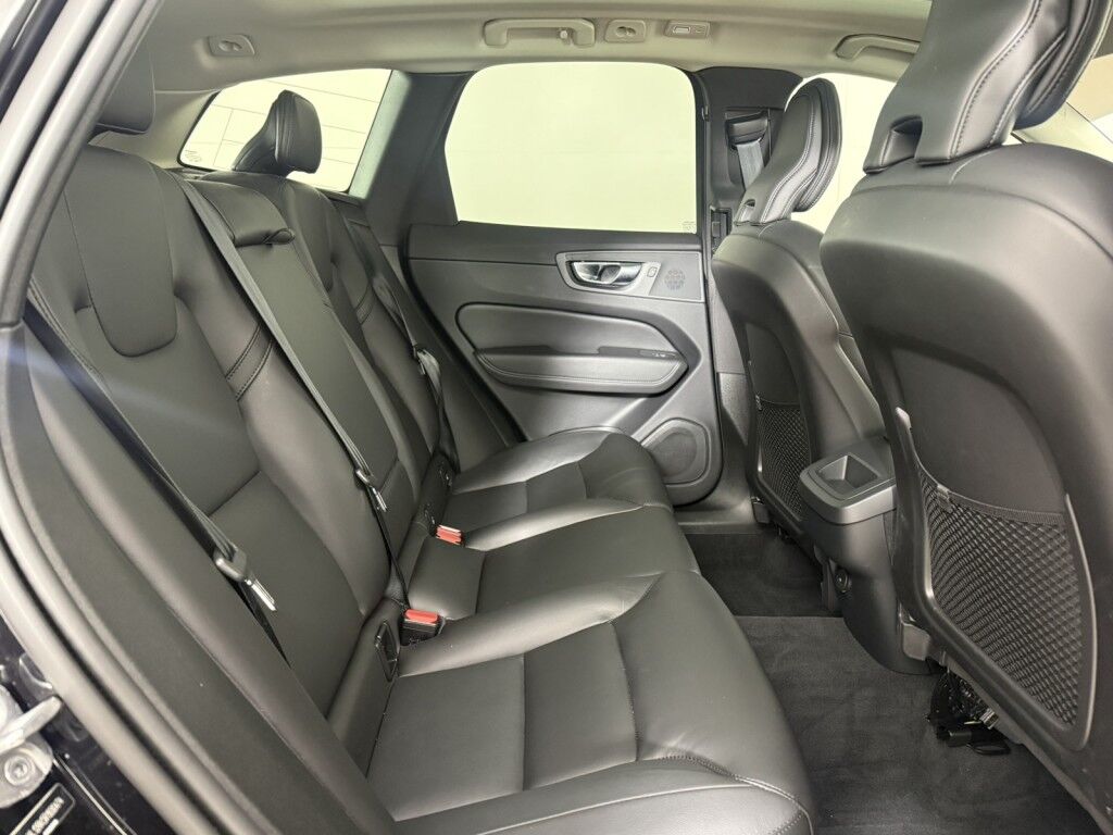 2024 Volvo XC60 Core Dark Theme AWD Maumee OH