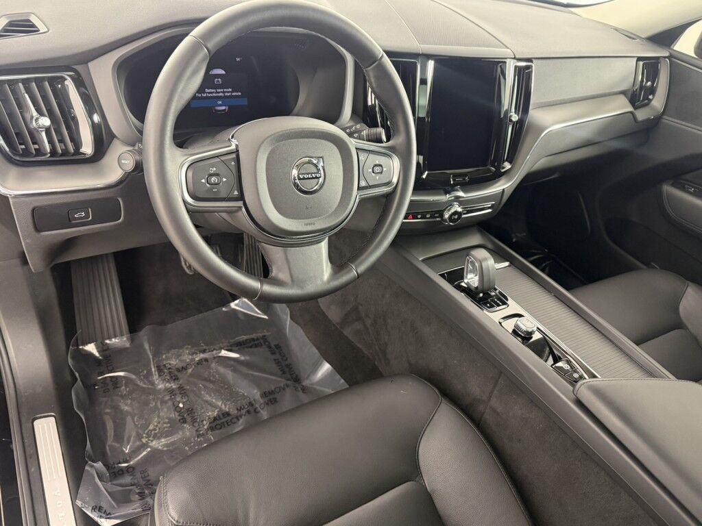 2024 Volvo XC60 Core Dark Theme AWD Maumee OH