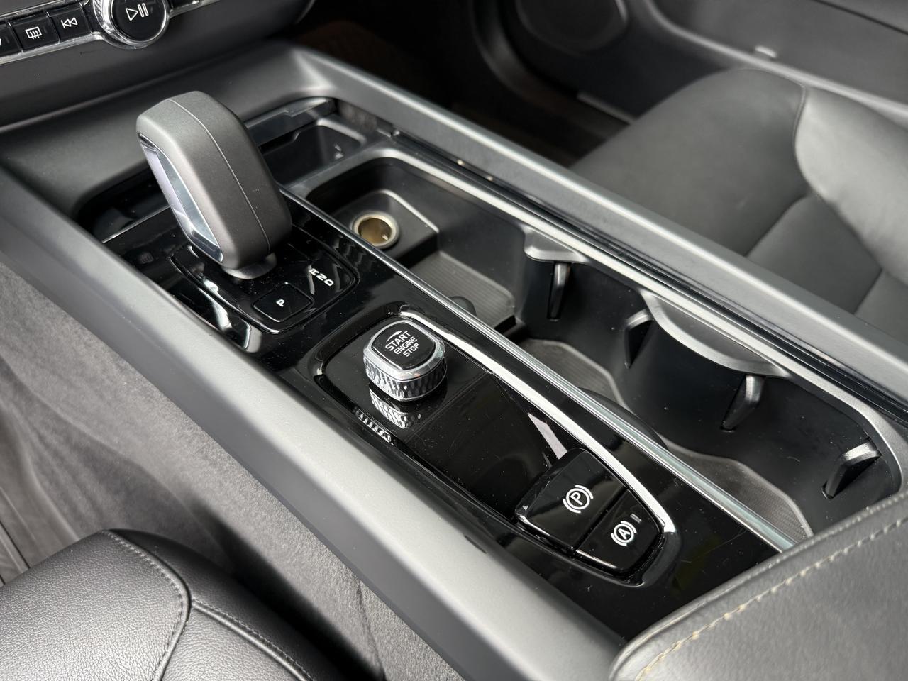 2024 Volvo XC60 Core Dark Theme Knoxville TN