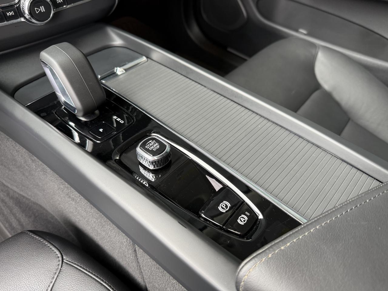 2024 Volvo XC60 Core Dark Theme Knoxville TN