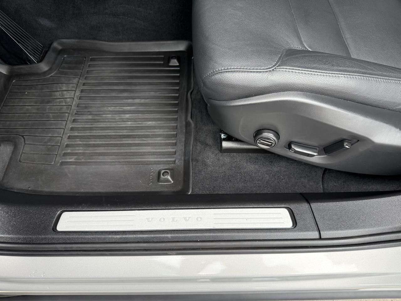 2024 Volvo XC60 Core Dark Theme Knoxville TN