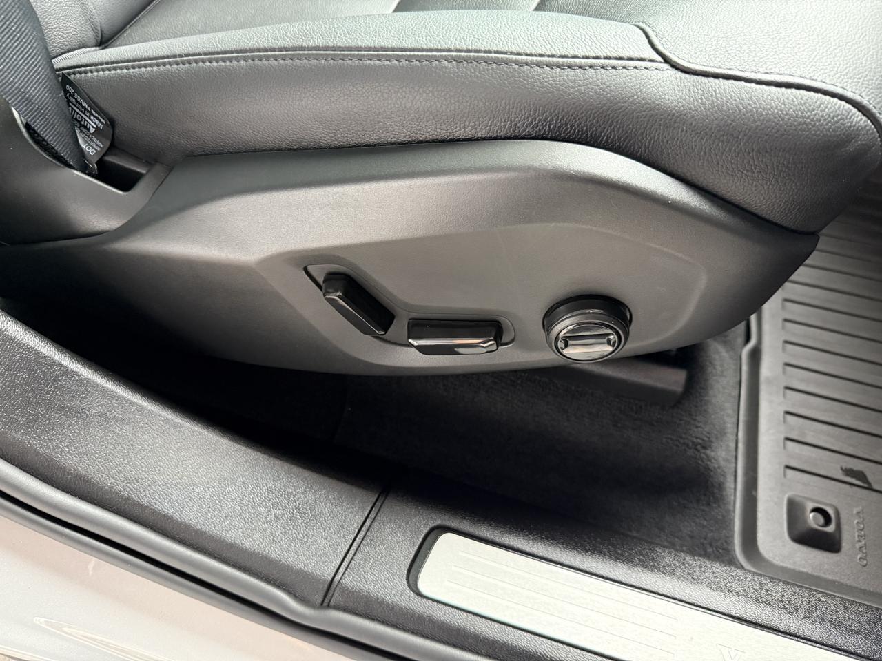 2024 Volvo XC60 Core Dark Theme Knoxville TN