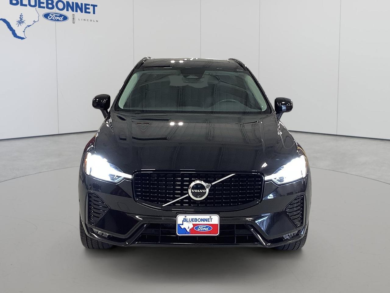 2024 Volvo XC60 Plus Dark Theme