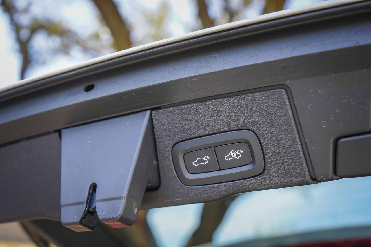 2024 Volvo XC60 Plus Dark Theme San Antonio TX