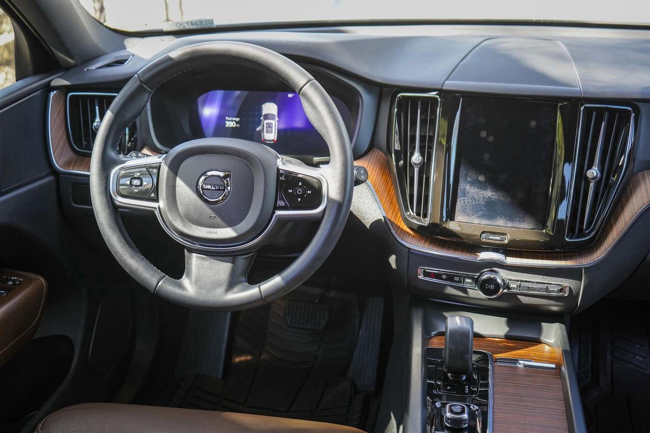 2024 Volvo XC60 Plus Dark Theme San Antonio TX