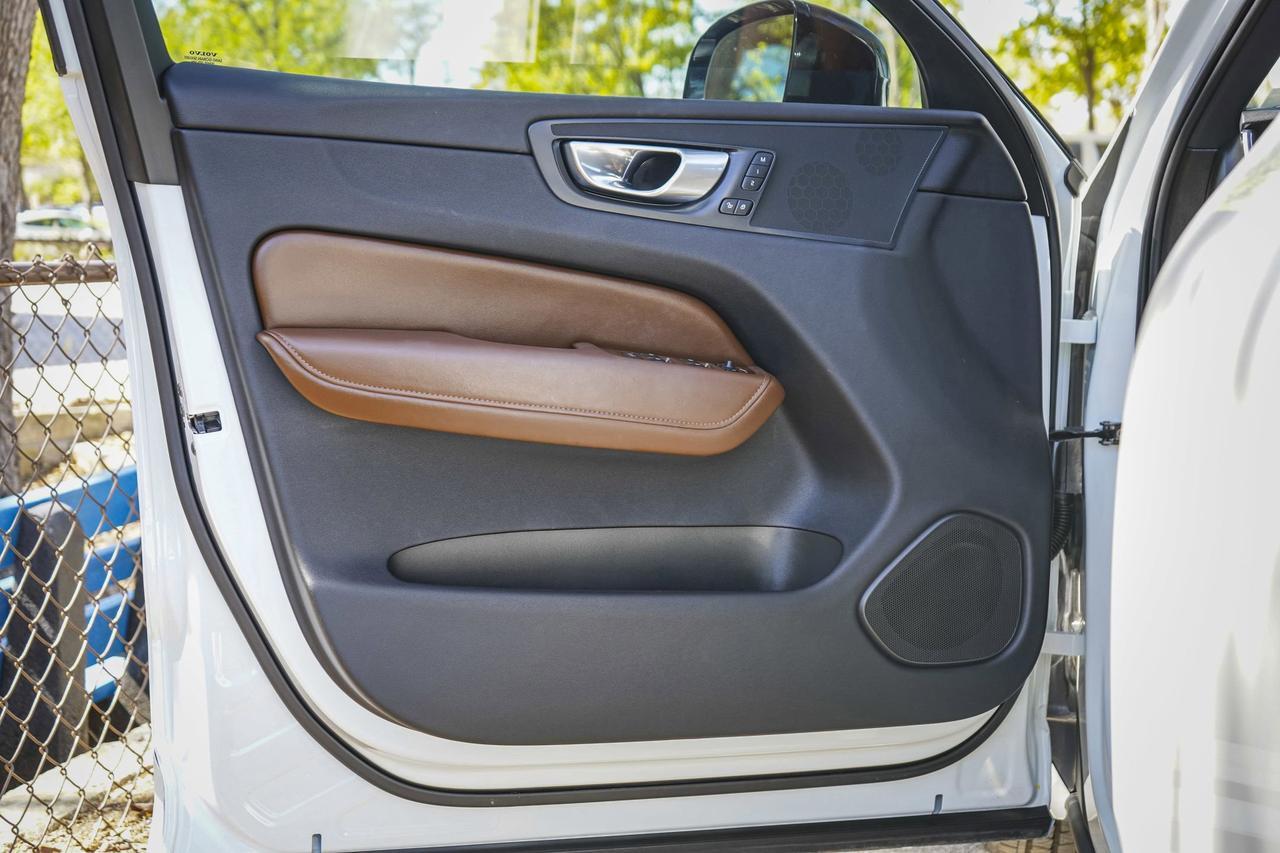 2024 Volvo XC60 Plus Dark Theme San Antonio TX