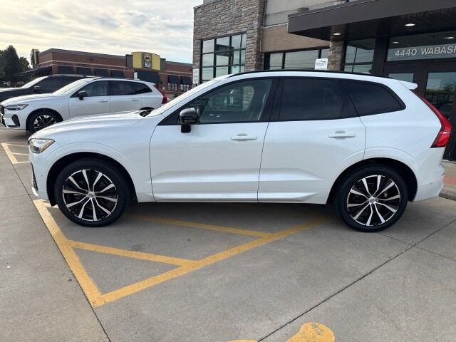 2024 Volvo XC60 Plus Dark Theme