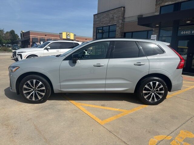 2024 Volvo XC60 Plus Dark Theme