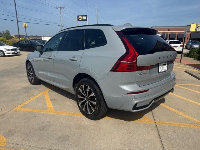 2024 Volvo XC60 Plus Dark Theme