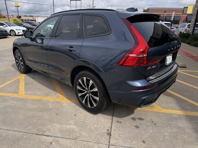 2024 Volvo XC60 Plus Dark Theme