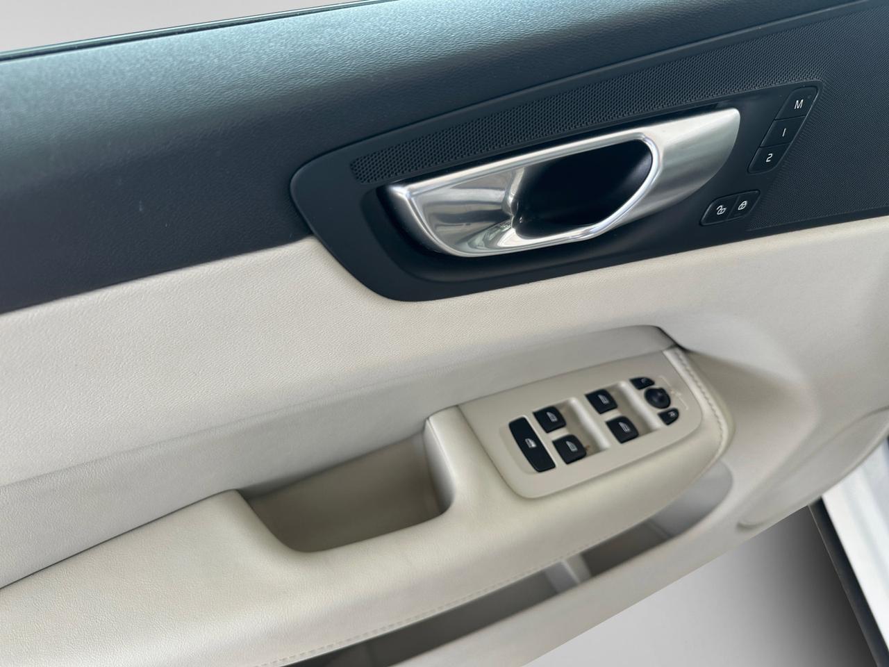 2024 Volvo XC60 Recharge Plug-In Hybrid Core Dark Theme  Selma TX