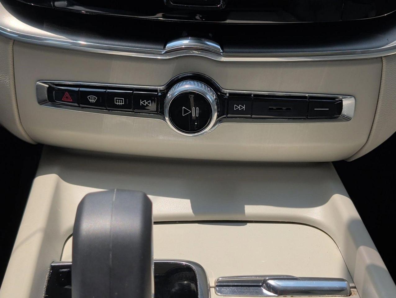 2024 Volvo XC60 Recharge Plug-In Hybrid Core Dark Theme San Juan TX