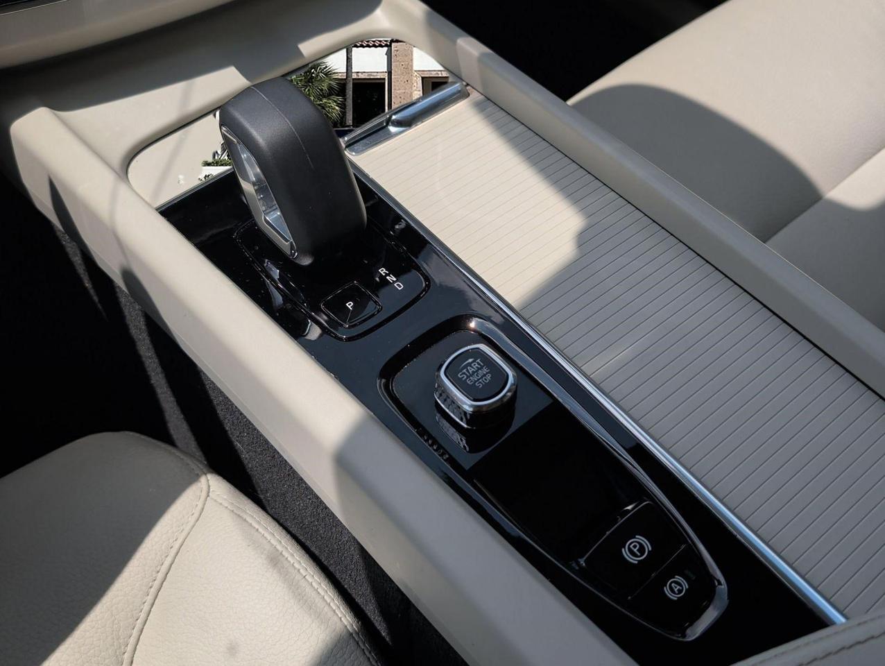 2024 Volvo XC60 Recharge Plug-In Hybrid Core Dark Theme San Juan TX