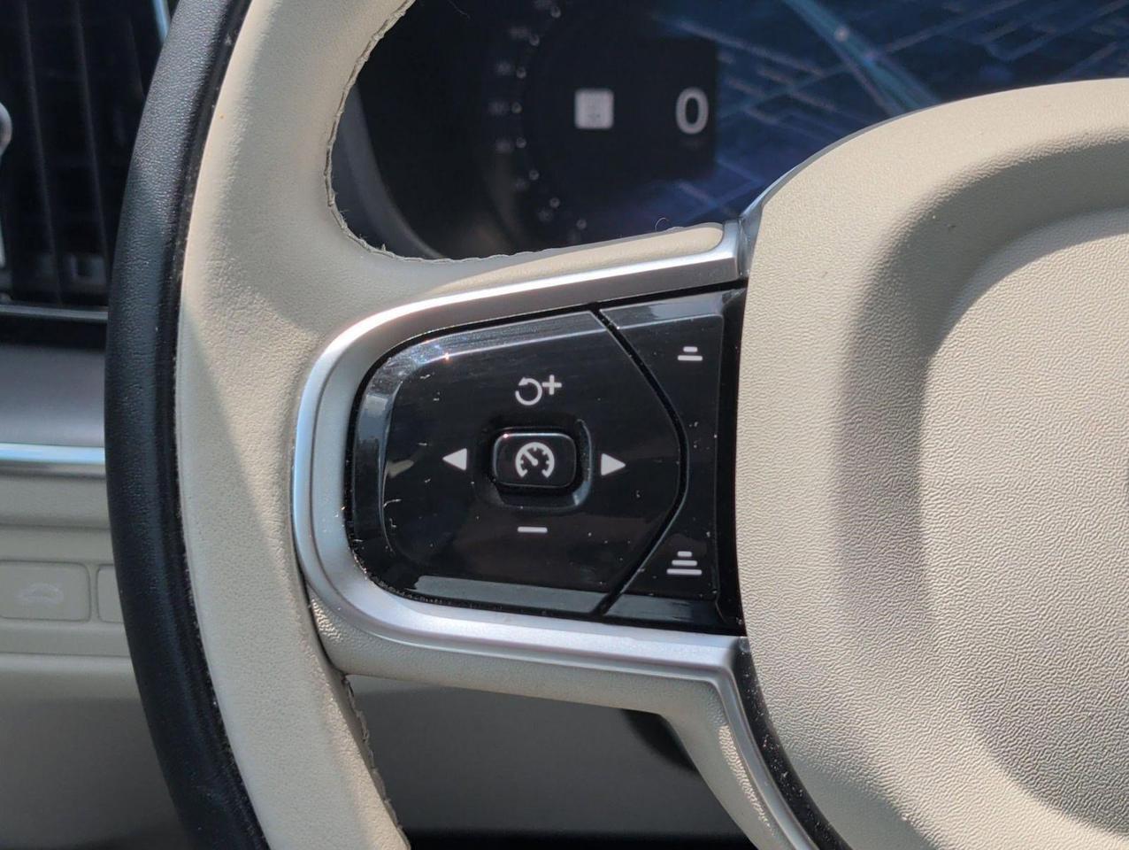 2024 Volvo XC60 Recharge Plug-In Hybrid Core Dark Theme San Juan TX