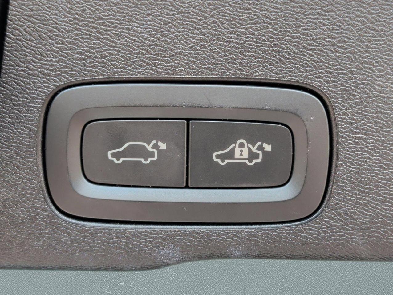 2024 Volvo XC60 Recharge Plug-In Hybrid Core Dark Theme San Juan TX