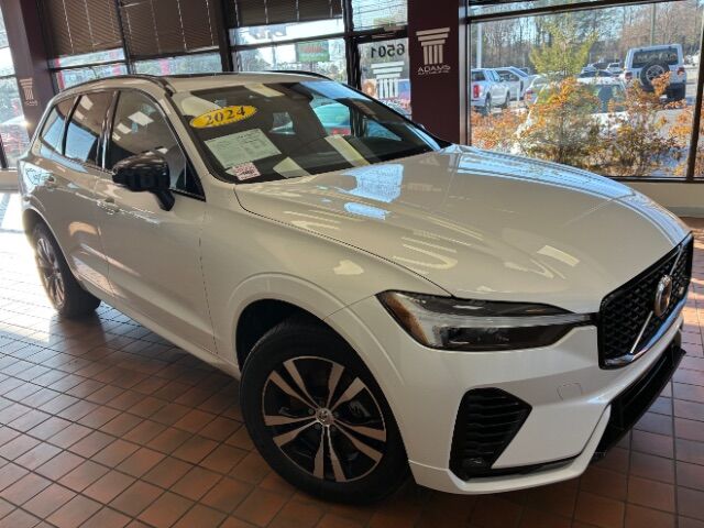 2024 Volvo XC60 Recharge Plug-In Hybrid T8 Core Dark Theme