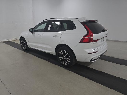 2024 Volvo XC60 Recharge Plug-In Hybrid T8 Core Dark Theme