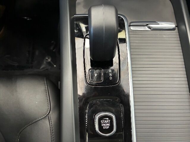 2024 Volvo XC60 Recharge Plug-In Hybrid T8 Core Dark Theme Charlotte NC