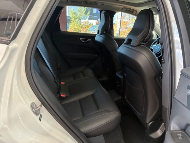 2024 Volvo XC60 Recharge Plug-In Hybrid T8 Core Dark Theme Charlotte NC