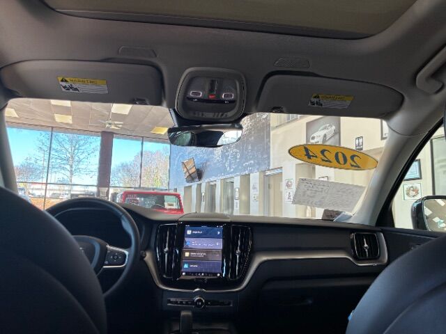 2024 Volvo XC60 Recharge Plug-In Hybrid T8 Core Dark Theme Charlotte NC