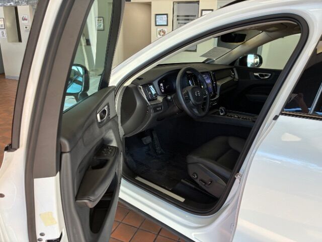 2024 Volvo XC60 Recharge Plug-In Hybrid T8 Core Dark Theme Charlotte NC