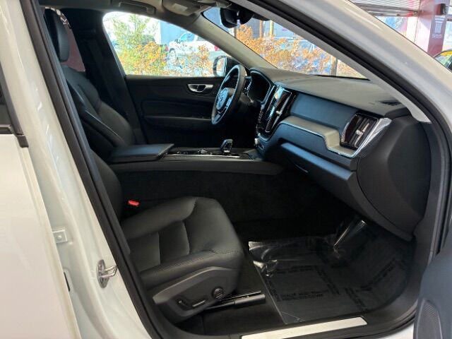 2024 Volvo XC60 Recharge Plug-In Hybrid T8 Core Dark Theme Charlotte NC