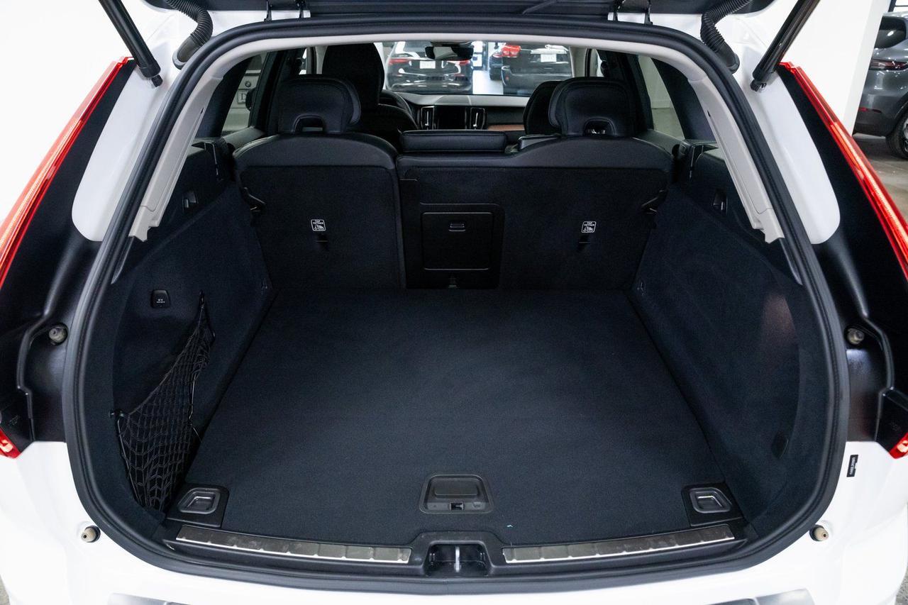 2024 Volvo XC60 Recharge Plug-In Hybrid T8 Plus Dark Theme Adaptive Cruise Harman Kardon Sound Portland OR