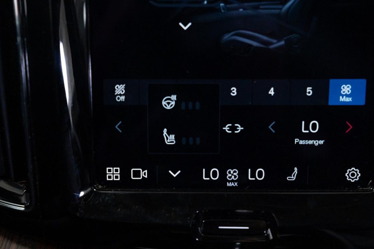 2024 Volvo XC60 Recharge Plug-In Hybrid T8 Plus Dark Theme Adaptive Cruise Harman Kardon Sound Portland OR