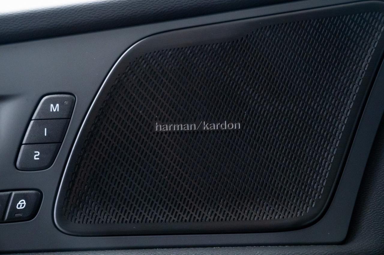 2024 Volvo XC60 Recharge Plug-In Hybrid T8 Plus Dark Theme Surround View Camera Adaptive Cruise Portland OR