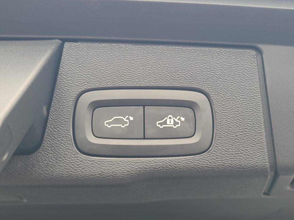 2024 Volvo XC60 Recharge Plug-In Hybrid T8 Plus Dark Theme Springfield VA