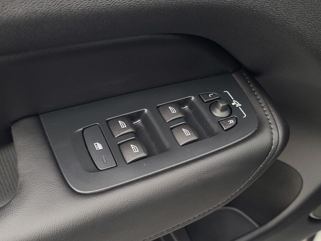 2024 Volvo XC60 Recharge Plug-In Hybrid T8 Plus Dark Theme Springfield VA