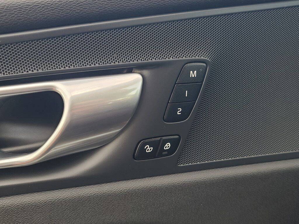 2024 Volvo XC60 Recharge Plug-In Hybrid T8 Plus Dark Theme Springfield VA