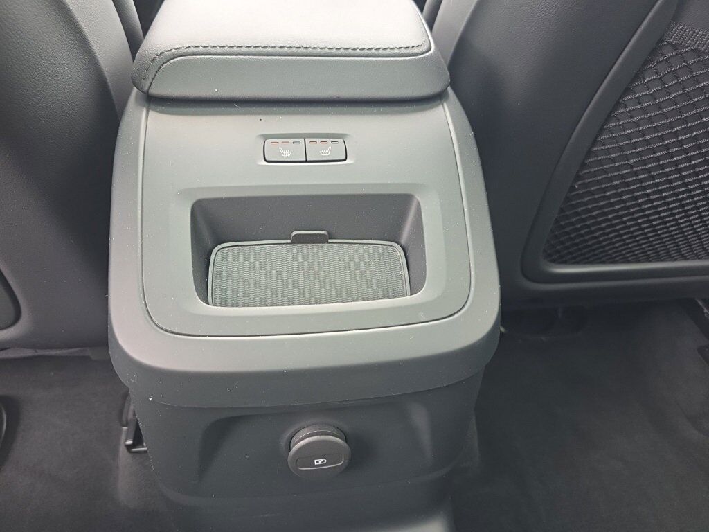2024 Volvo XC60 Recharge Plug-In Hybrid T8 Plus Dark Theme Hunt Valley MD