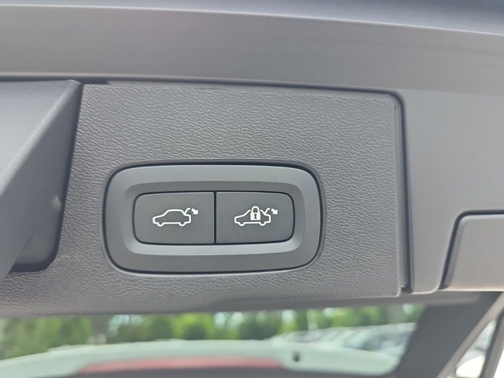 2024 Volvo XC60 Recharge Plug-In Hybrid T8 Plus Dark Theme Hunt Valley MD