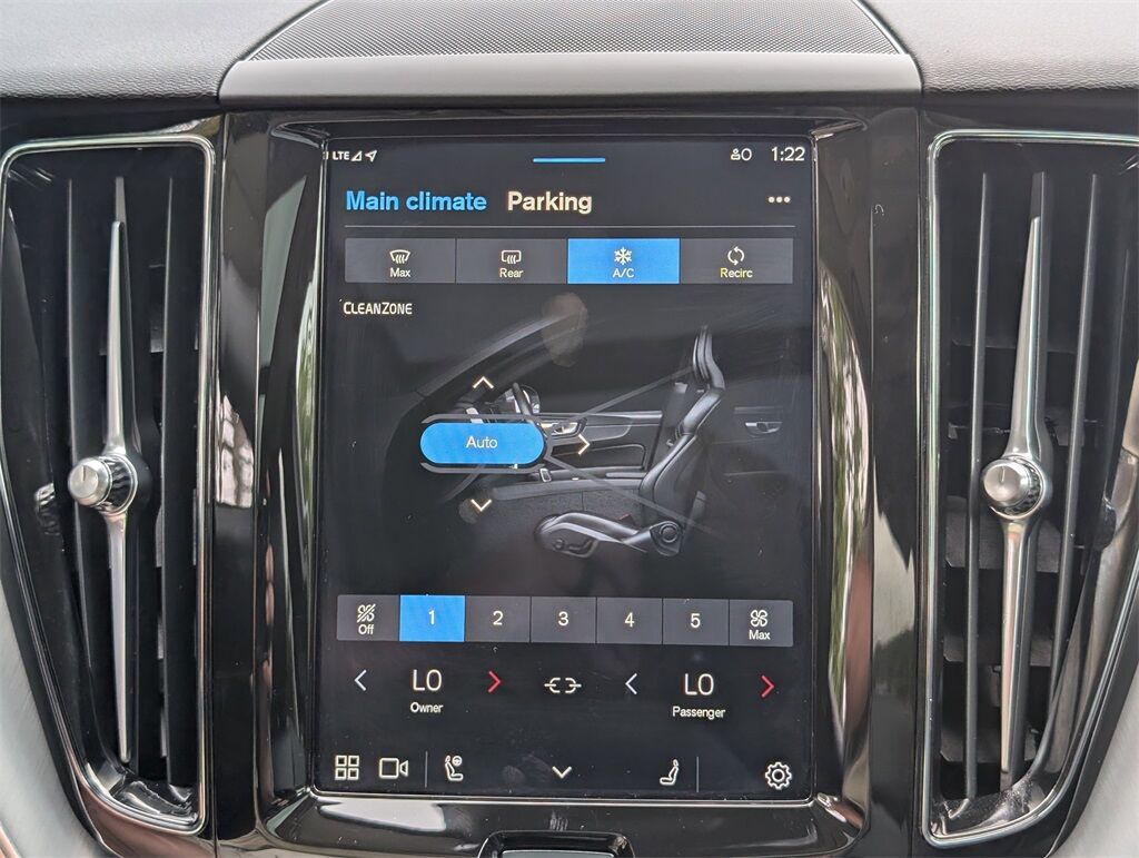 2024 Volvo XC60 Recharge Plug-In Hybrid T8 Plus Dark Theme Hunt Valley MD