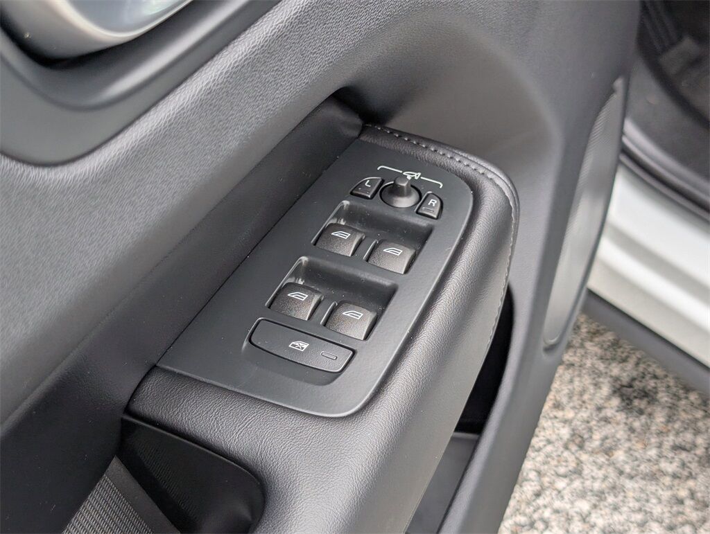 2024 Volvo XC60 Recharge Plug-In Hybrid T8 Plus Dark Theme Hunt Valley MD