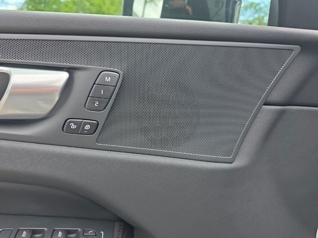 2024 Volvo XC60 Recharge Plug-In Hybrid T8 Plus Dark Theme Hunt Valley MD