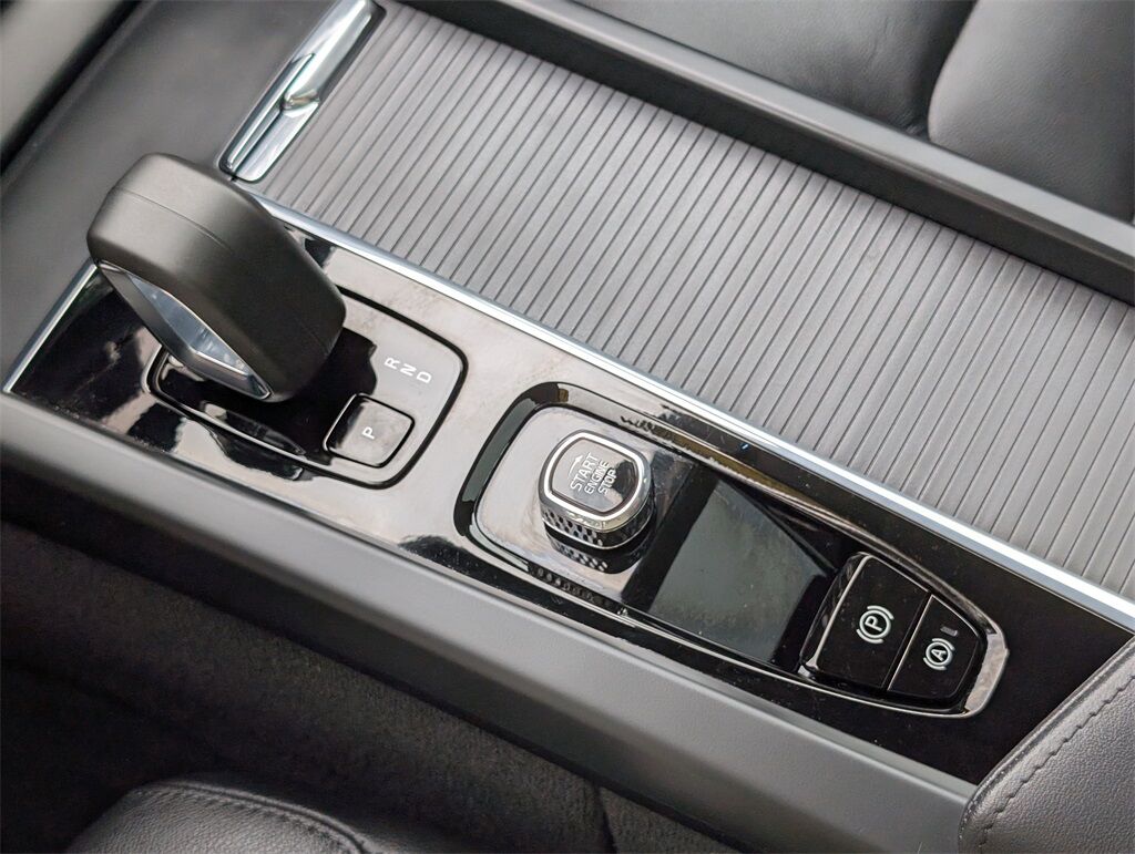 2024 Volvo XC60 Recharge Plug-In Hybrid T8 Plus Dark Theme Hunt Valley MD