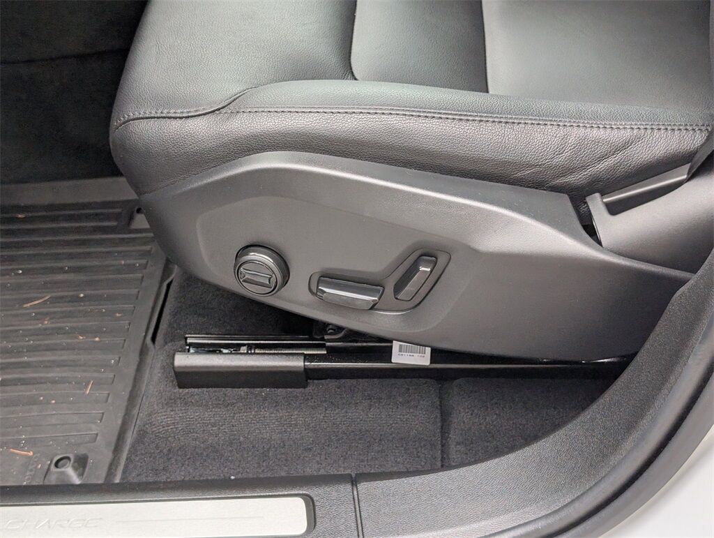 2024 Volvo XC60 Recharge Plug-In Hybrid T8 Plus Dark Theme Hunt Valley MD