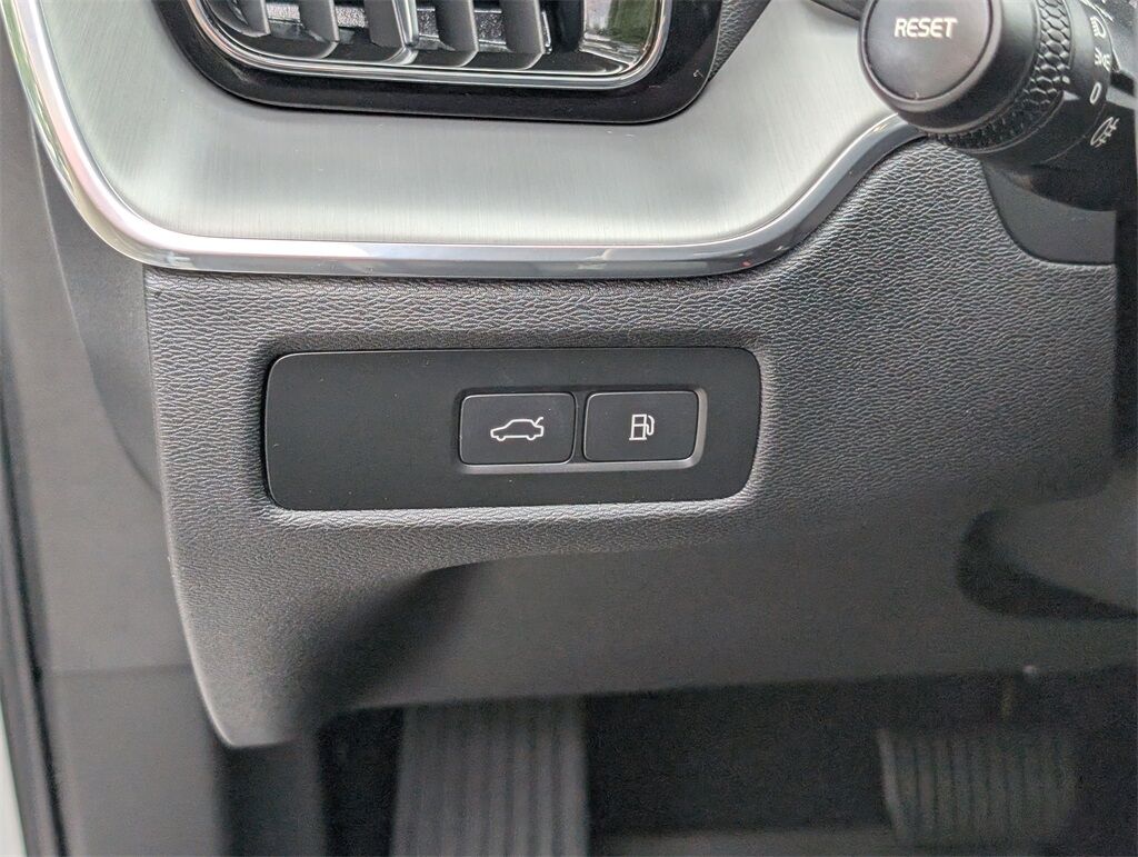 2024 Volvo XC60 Recharge Plug-In Hybrid T8 Plus Dark Theme Hunt Valley MD