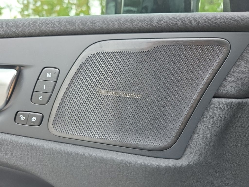2024 Volvo XC60 Recharge Plug-In Hybrid T8 Plus Dark Theme Hunt Valley MD