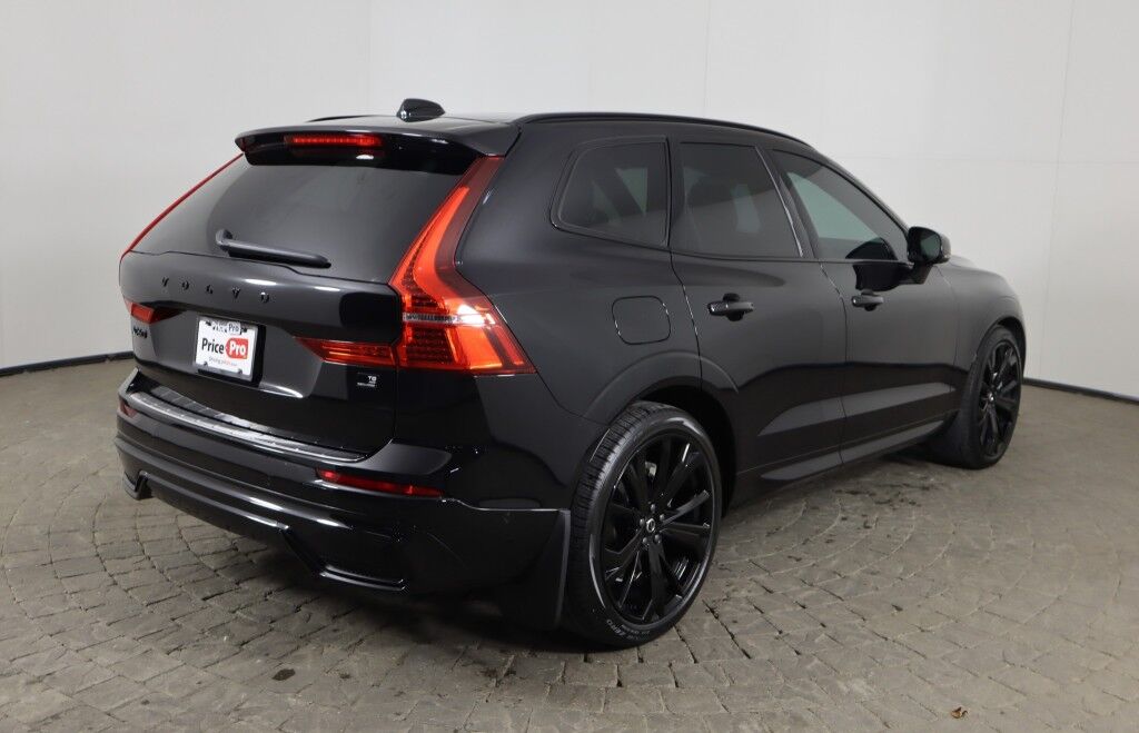 2024 Volvo XC60 Recharge Plug-In Hybrid T8 eAWD Ultimate Black Edition Maumee OH