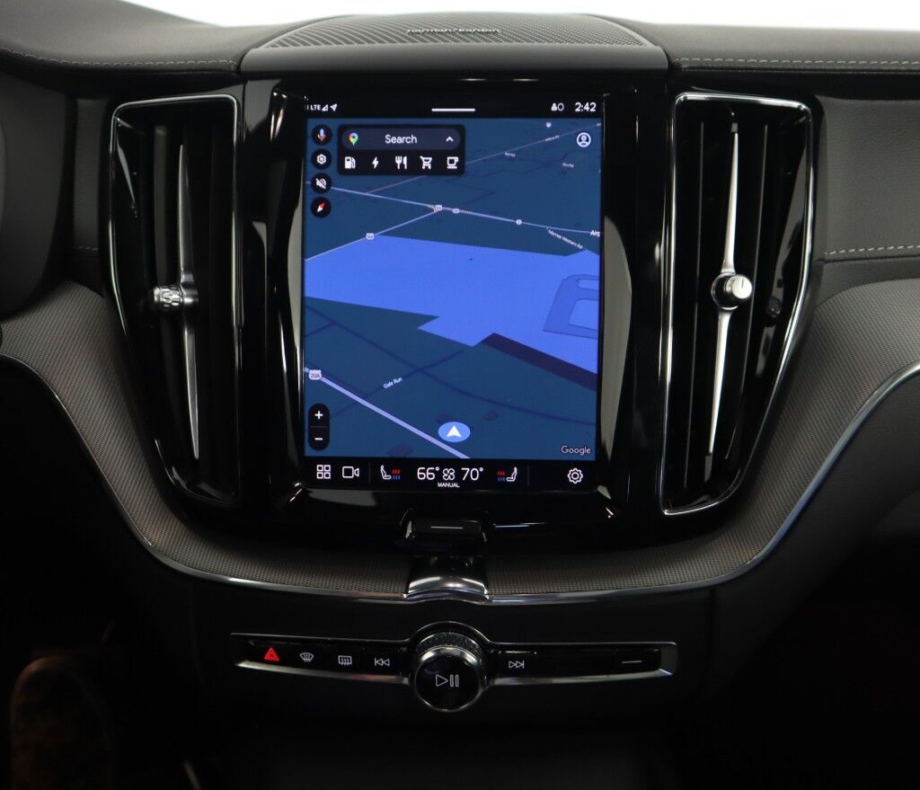 2024 Volvo XC60 Recharge Plug-In Hybrid T8 eAWD Ultimate Black Edition Maumee OH
