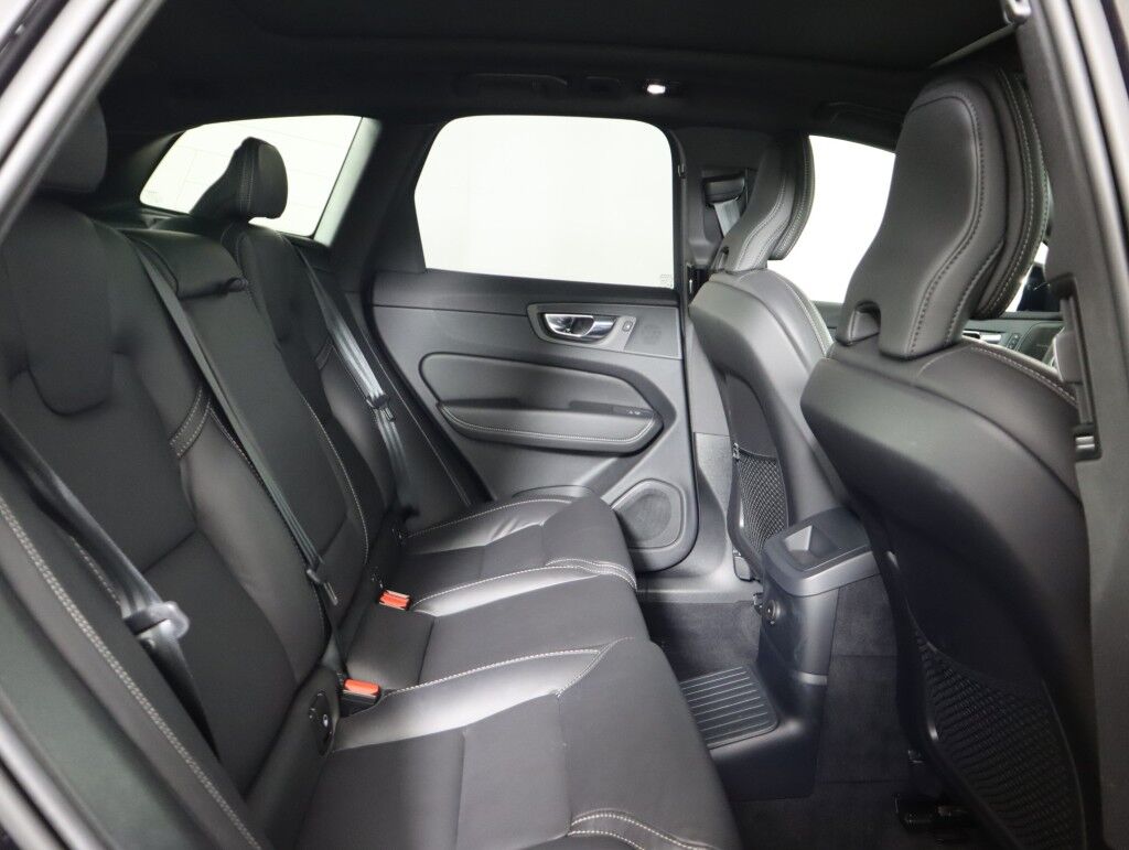 2024 Volvo XC60 Recharge Plug-In Hybrid T8 eAWD Ultimate Black Edition Maumee OH