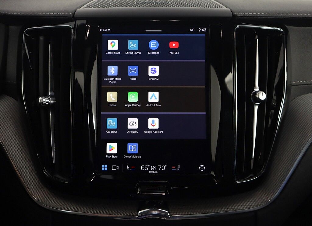 2024 Volvo XC60 Recharge Plug-In Hybrid T8 eAWD Ultimate Black Edition Maumee OH