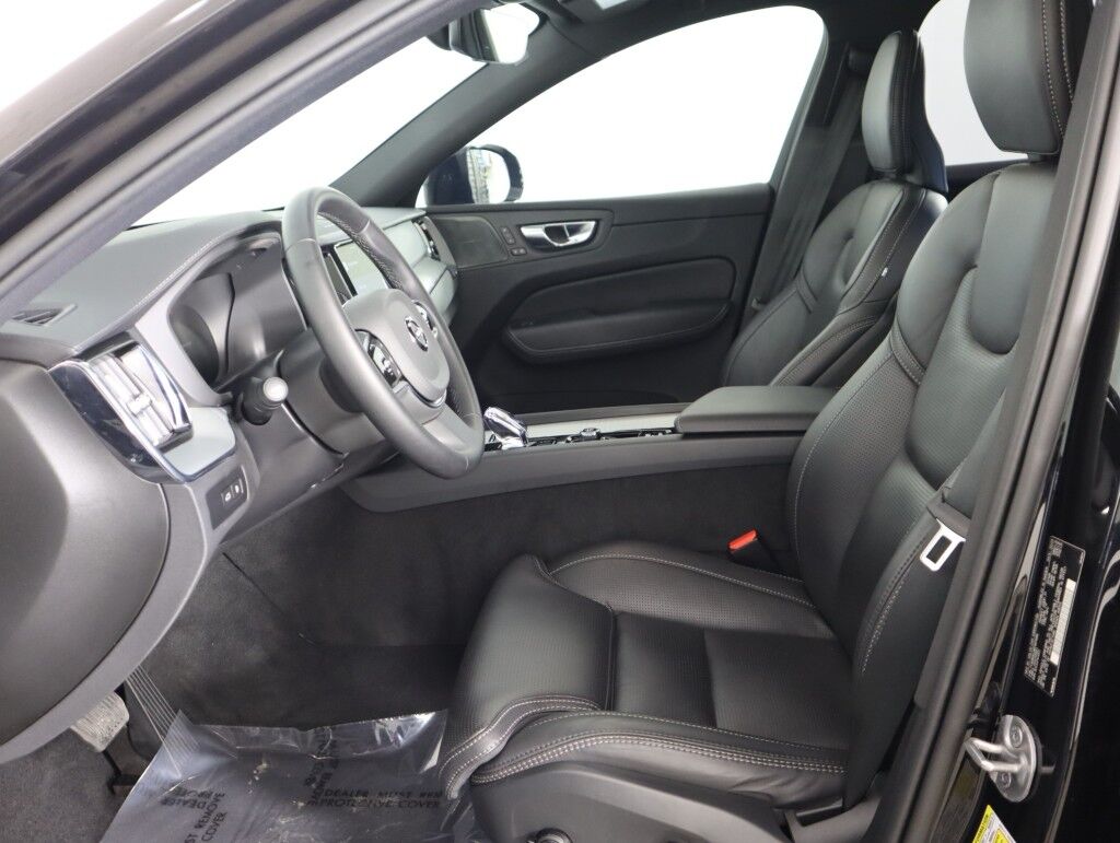 2024 Volvo XC60 Recharge Plug-In Hybrid T8 eAWD Ultimate Black Edition Maumee OH