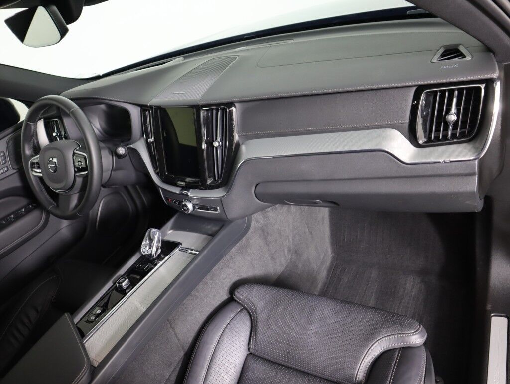 2024 Volvo XC60 Recharge Plug-In Hybrid T8 eAWD Ultimate Black Edition Maumee OH