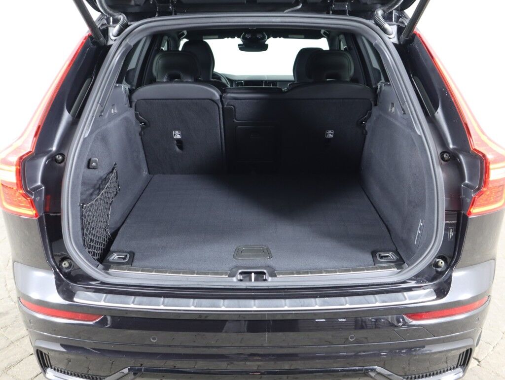 2024 Volvo XC60 Recharge Plug-In Hybrid T8 eAWD Ultimate Black Edition Maumee OH
