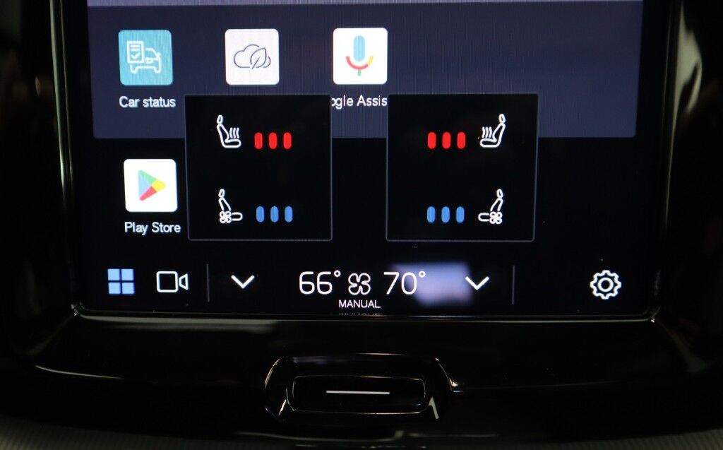 2024 Volvo XC60 Recharge Plug-In Hybrid T8 eAWD Ultimate Black Edition Maumee OH